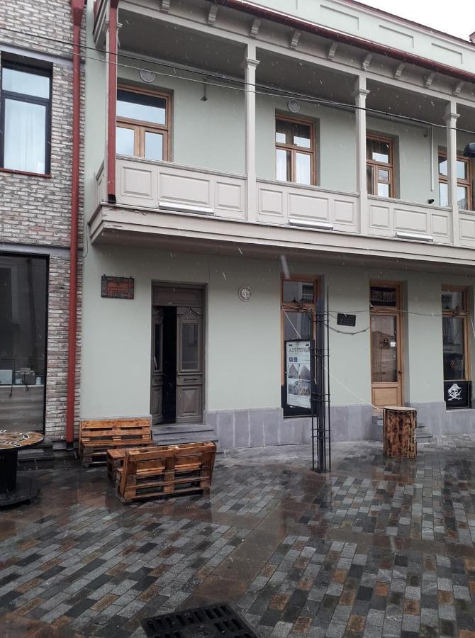 Smoking Lion Apartment Tbilisi Luaran gambar